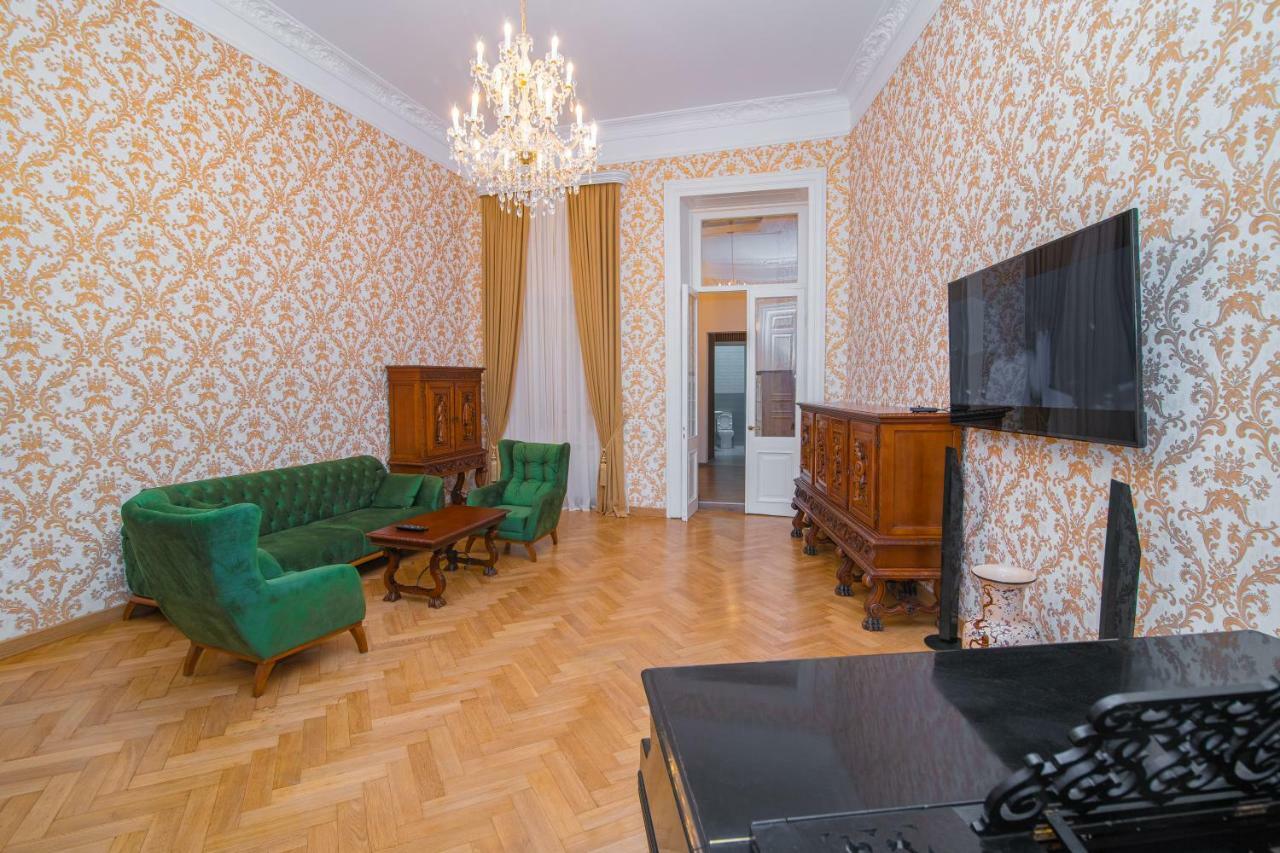 Solo Apartment In City Center Tbilisi Exterior photo